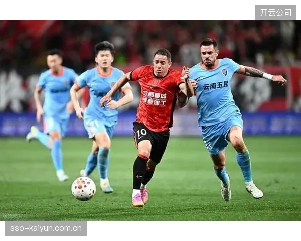 主力中卫组合的健康状况至关重要，替补球员能否应对世界杯强度存在疑问。